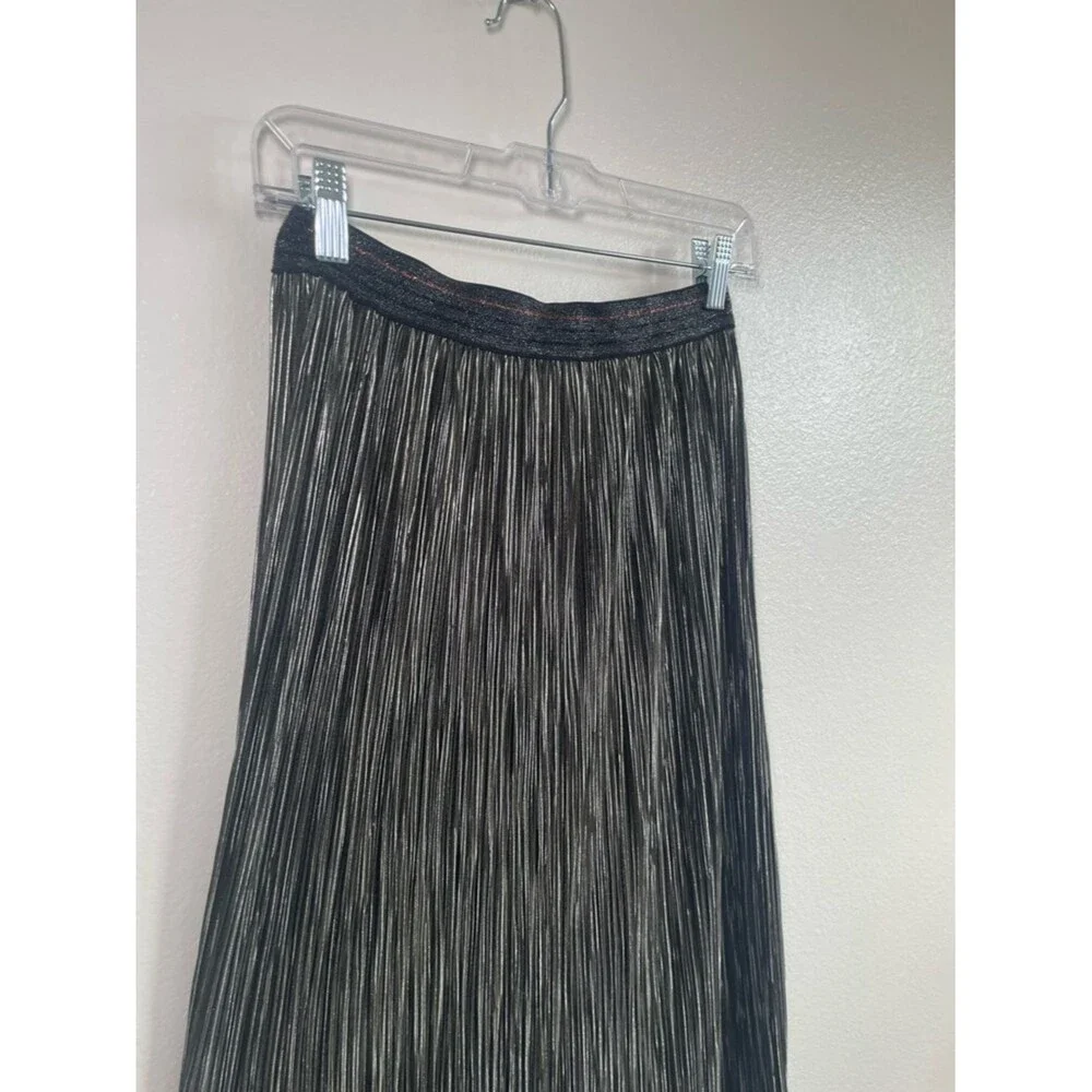 NWOT Skies Are Blue Metallic Pleated Midi Skirt Silver Gray Shimmer Pull On - XS